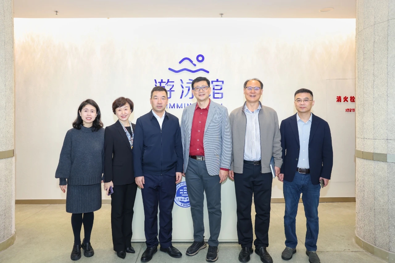 山东远洋海运集团捐赠签约仪式暨学校游泳馆配套设施更新改造项目启用仪式举行